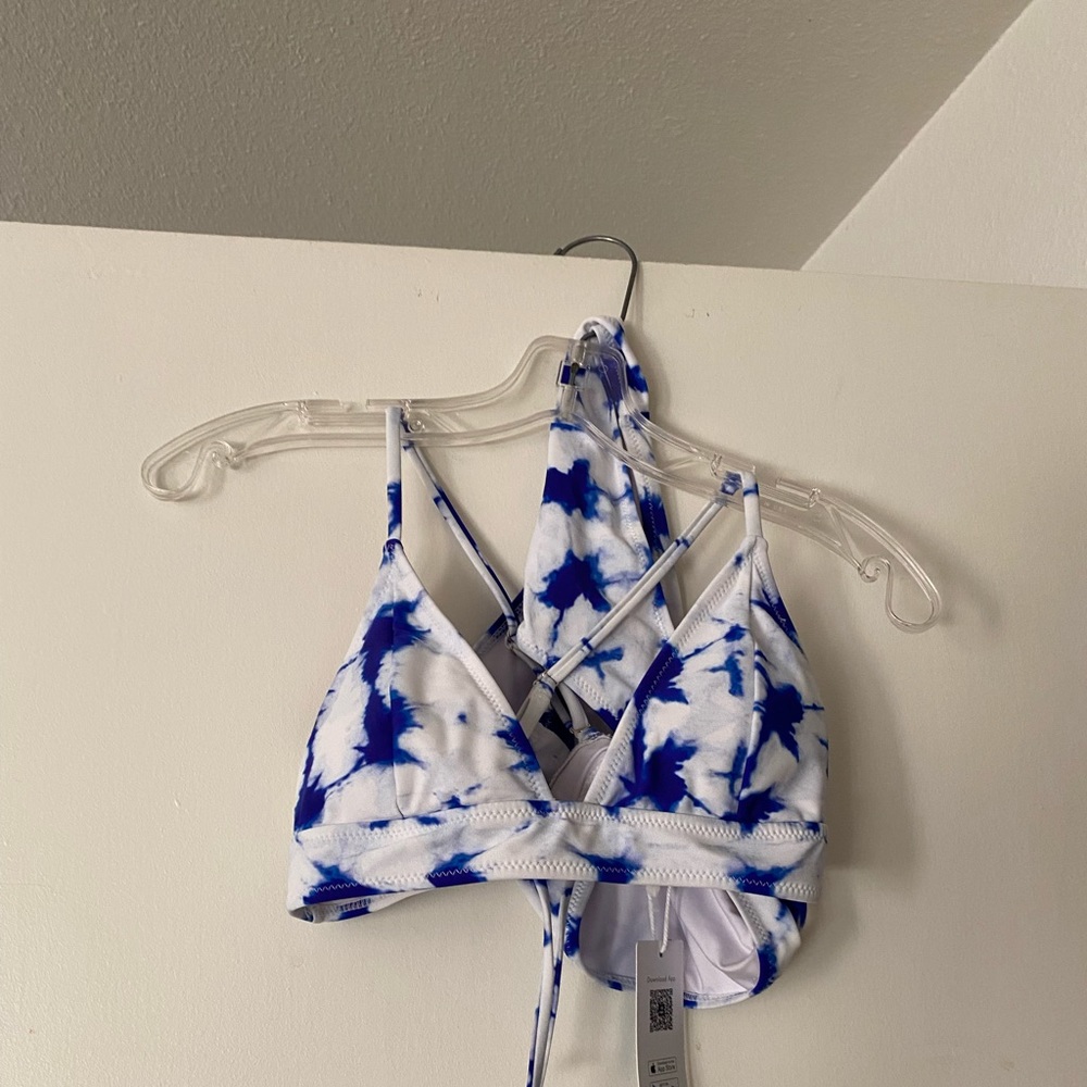 NWT cupshe tie dye bikini. Top has cross straps  adjustable for band sizing.